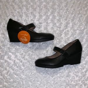 Black wedge shoes NWT